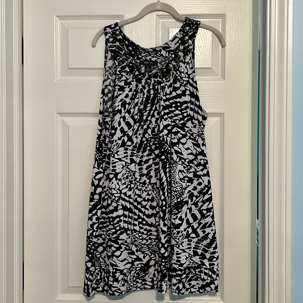 Style & Co black/white tunic tank with jeweled neckline and tiered bottom hem XL